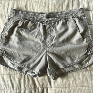 Lightweight GAP shorts